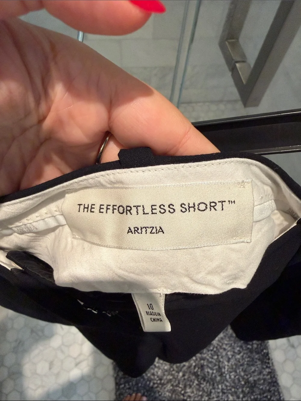 Aritizia - the effortless short - crepette - mid thigh - size 10